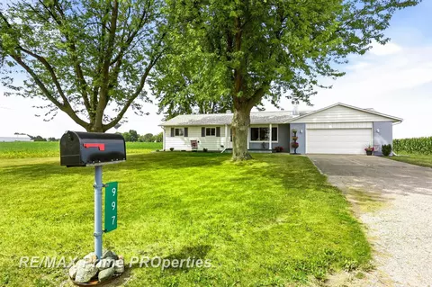 997 E Warner, Essexville, MI 48732