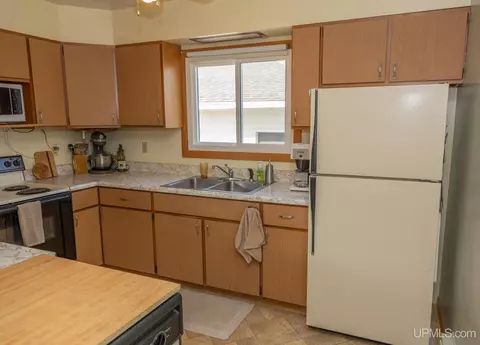 Kitchen - 1765 Ellsworth, Ishpeming, MI 49849 photo 2 of 6