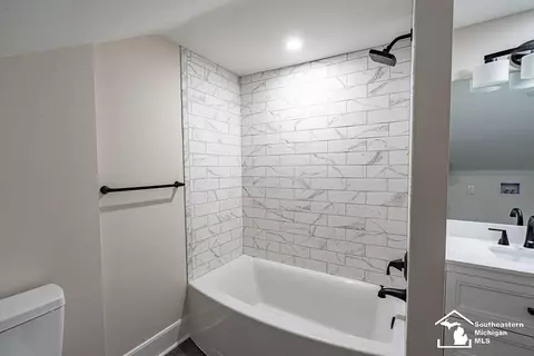 Bath - 43 E Willow, Monroe, MI 48162 photo 2 of 5