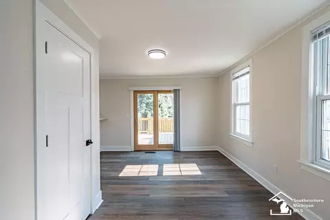 Living - 43 E Willow, Monroe, MI 48162 photo 2 of 5