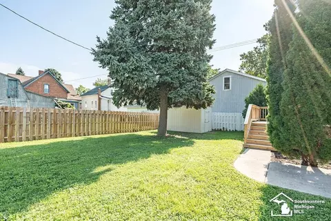 Exterior - 43 E Willow, Monroe, MI 48162 photo 2 of 5