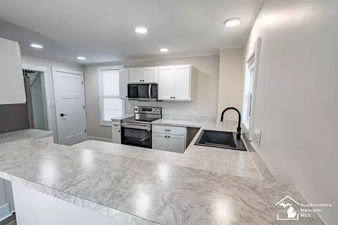 Kitchen - 43 E Willow, Monroe, MI 48162 photo 4 of 5