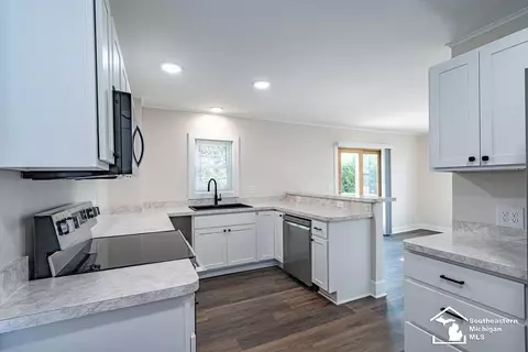 Kitchen - 43 E Willow, Monroe, MI 48162 photo 3 of 5