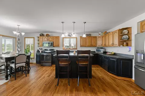 Kitchen - 7686 Wadding, Onsted, MI 49265 photo 4 of 7