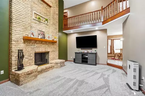 Living - 10766 Douglas, Temperance, MI 48182 photo 2 of 5