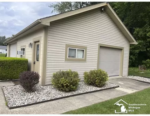 10766 Douglas, Temperance, MI 48182 photo 4