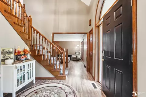 Entry Way - 10766 Douglas, Temperance, MI 48182 photo 2 of 6