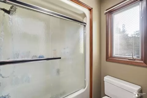 Bath - 10766 Douglas, Temperance, MI 48182 photo 6 of 10
