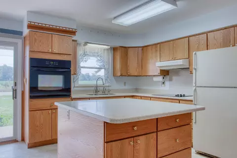 Kitchen - 2470 Lyons, Owosso, MI 48867 photo 1 of 4