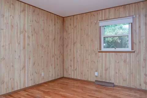 Bedroom - 2470 Lyons, Owosso, MI 48867 photo 1 of 5