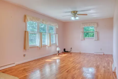 Living - 2470 Lyons, Owosso, MI 48867 photo 1 of 2