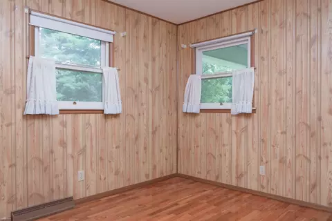 Bedroom - 2470 Lyons, Owosso, MI 48867 photo 3 of 5