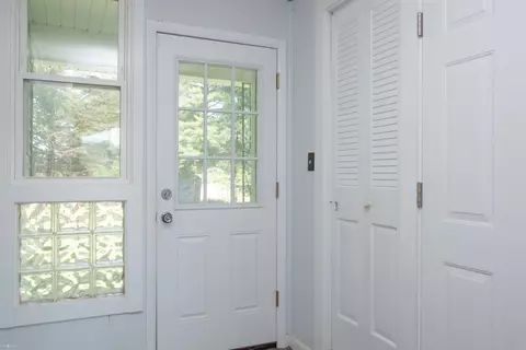 Entry Way - 2470 Lyons, Owosso, MI 48867 photo 1 of 1