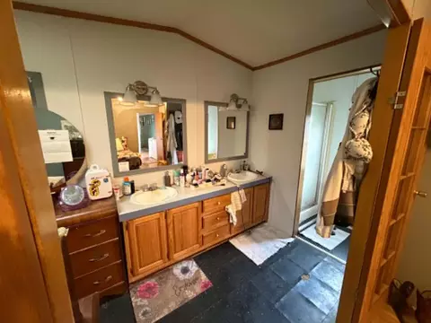 Bath - 4001 E Long Lk, Harrison, MI 48625 photo 4 of 4