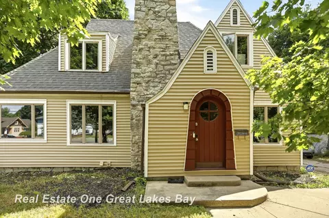 1841 Gratiot, Saginaw, MI 48602