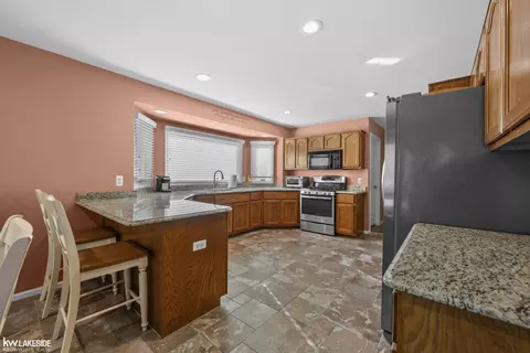 Kitchen - 21225 Parkstone, Macomb, MI 48044 photo 3 of 3