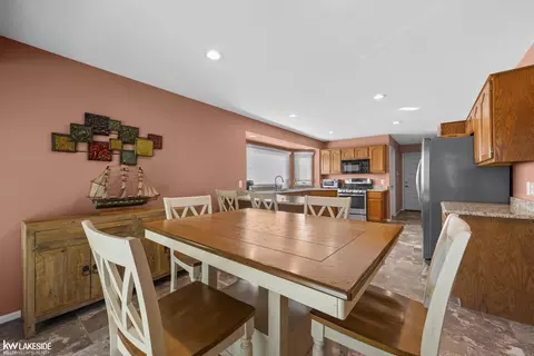 Dining - 21225 Parkstone, Macomb, MI 48044 photo 4 of 4