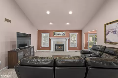 Living - 21225 Parkstone, Macomb, MI 48044 photo 3 of 3