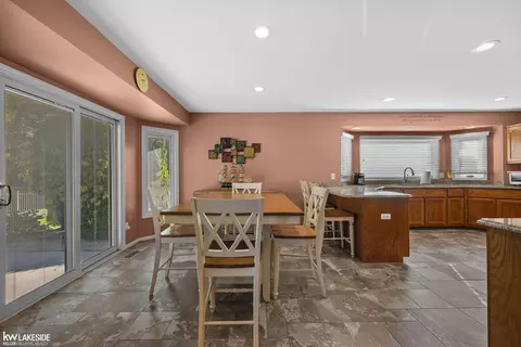 Dining - 21225 Parkstone, Macomb, MI 48044 photo 2 of 4
