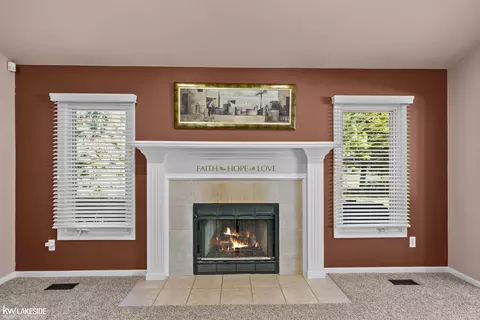 Living - 21225 Parkstone, Macomb, MI 48044 photo 2 of 3