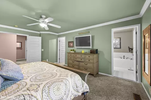Bedroom - 21225 Parkstone, Macomb, MI 48044 photo 4 of 7