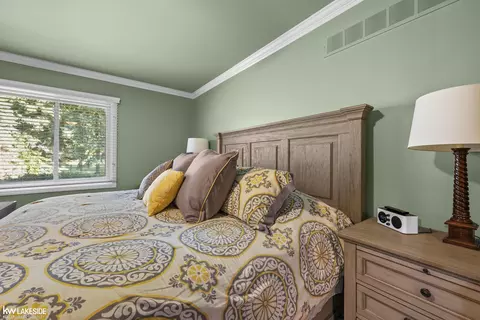 Bedroom - 21225 Parkstone, Macomb, MI 48044 photo 3 of 7