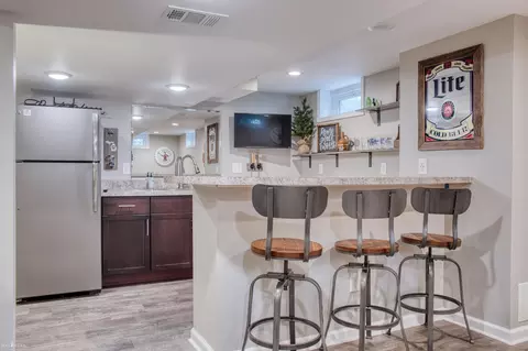 Kitchen - 1210 Krust, Owosso, MI 48867 photo 6 of 8