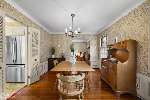 Dining - 470 Allard, Grosse Pointe Farms, MI 48236 photo 3 of 3