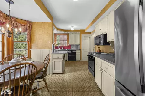 Kitchen - 470 Allard, Grosse Pointe Farms, MI 48236 photo 3 of 4