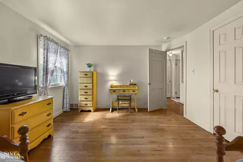 Bedroom - 470 Allard, Grosse Pointe Farms, MI 48236 photo 6 of 6