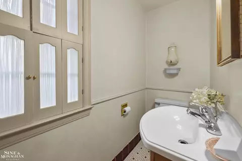 Bath - 470 Allard, Grosse Pointe Farms, MI 48236 photo 1 of 3