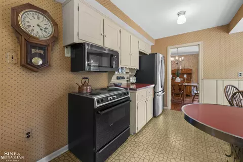 Kitchen - 470 Allard, Grosse Pointe Farms, MI 48236 photo 4 of 4