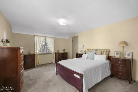 Bedroom - 470 Allard, Grosse Pointe Farms, MI 48236 photo 1 of 6
