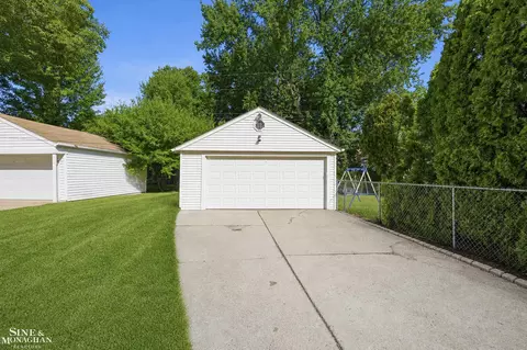 Exterior - 470 Allard, Grosse Pointe Farms, MI 48236 photo 3 of 6