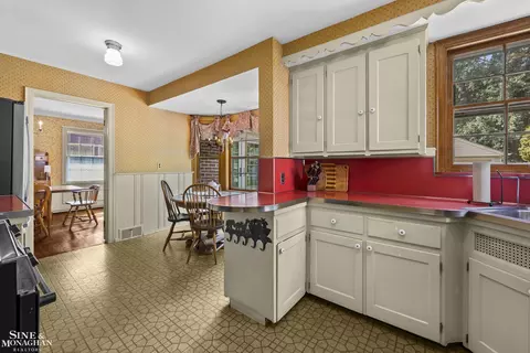 Kitchen - 470 Allard, Grosse Pointe Farms, MI 48236 photo 1 of 4