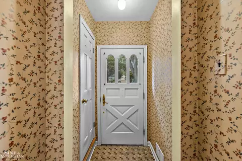 Entry Way - 470 Allard, Grosse Pointe Farms, MI 48236 photo 3 of 3