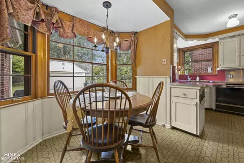 Dining - 470 Allard, Grosse Pointe Farms, MI 48236 photo 1 of 3