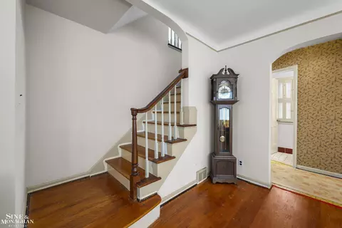 Entry Way - 470 Allard, Grosse Pointe Farms, MI 48236 photo 1 of 3