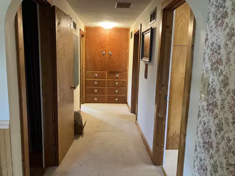 Entry Way - 863 S M18, Gladwin, MI 48624 photo 2 of 2