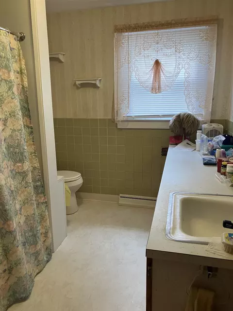 Bath - 863 S M18, Gladwin, MI 48624 photo 1 of 1