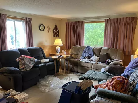 Living - 863 S M18, Gladwin, MI 48624 photo 1 of 2