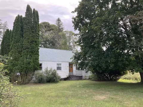 Exterior - 863 S M18, Gladwin, MI 48624 photo 4 of 12