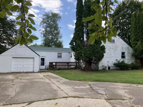 Exterior - 863 S M18, Gladwin, MI 48624 photo 6 of 12