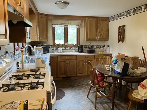Kitchen - 863 S M18, Gladwin, MI 48624 photo 1 of 3