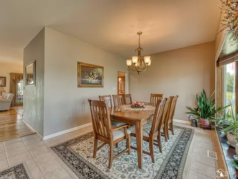 Dining - 6768 Dennison, Dundee, MI 48131 photo 6 of 7