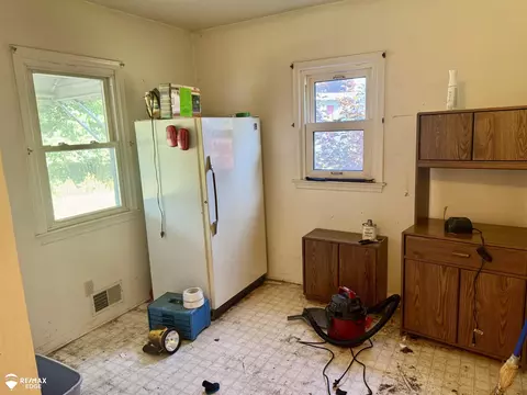 Kitchen - 5499 Mckinley, Flushing, MI 48433 photo 1 of 1