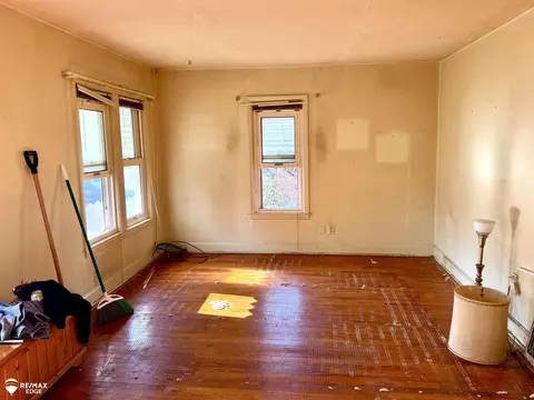 Living - 5499 Mckinley, Flushing, MI 48433 photo 1 of 1