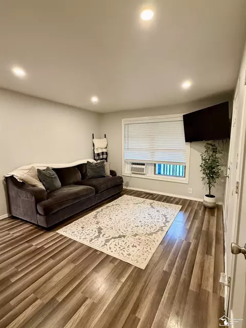 Living - 2956 Nadeau, Monroe, MI 48162 photo 1 of 2