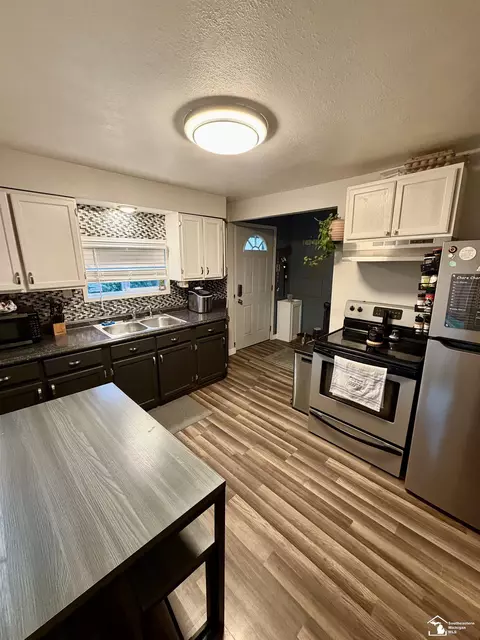 Kitchen - 2956 Nadeau, Monroe, MI 48162 photo 4 of 4