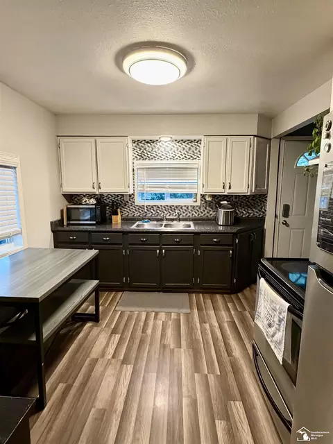 Kitchen - 2956 Nadeau, Monroe, MI 48162 photo 3 of 4